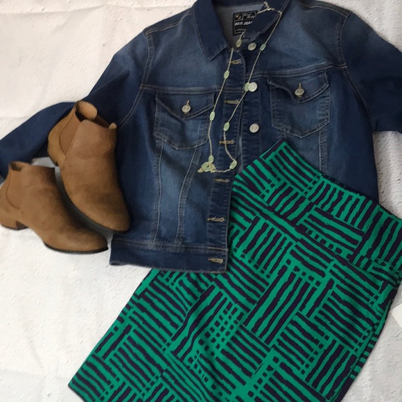 Cassie XS- Lularoe - Picture 1 of 3